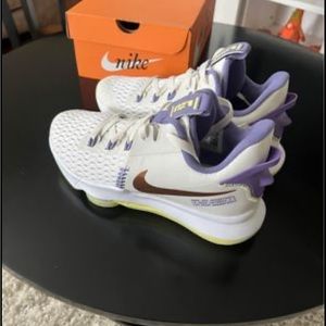 Basketball shoes.  Brand new.  Ladies 9.5/men’s 8.5
